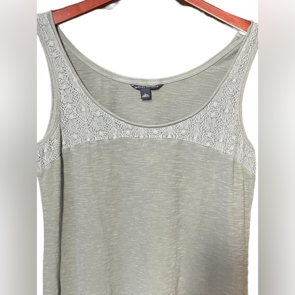 Banana Republic Fancy Slub Cotton Modal Tank with upper lace detail Womens Large - Picture 1 of 13